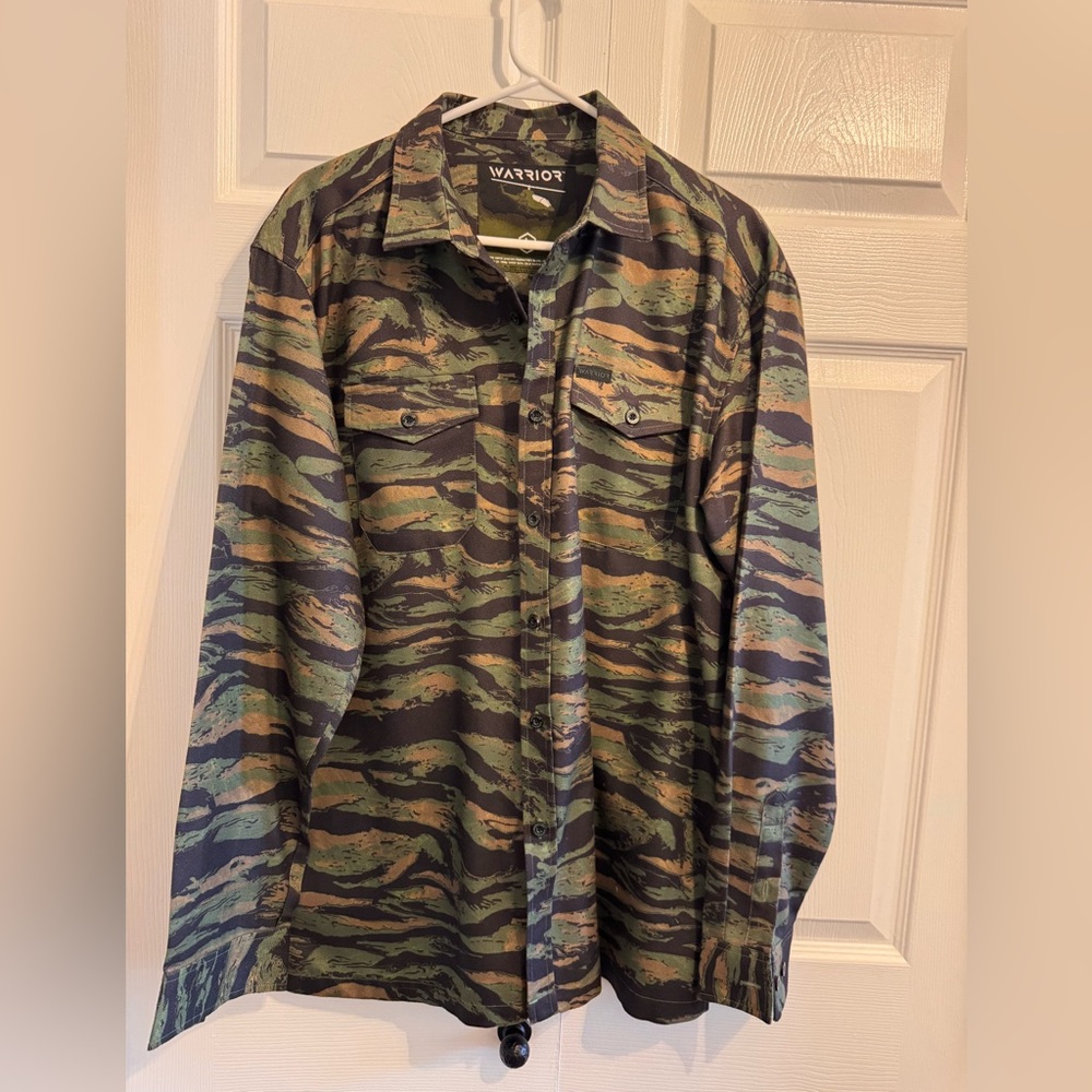 WARRIOR Men’s camo size large long sleeve shirt - camo tiger pattern NWOT